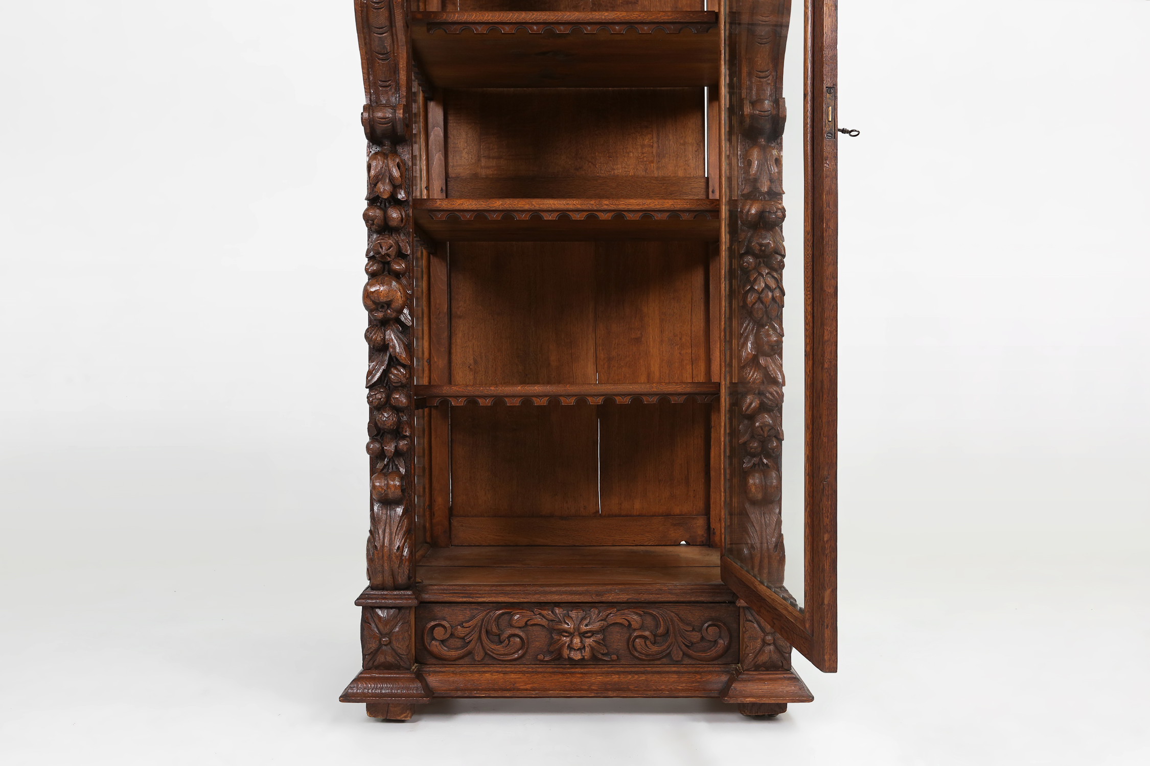 Richly decorated barok style display case in oak, Belgium 20th centurythumbnail